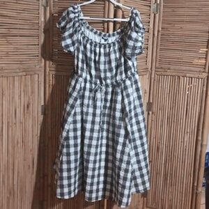 Is beautiful black and white square dress